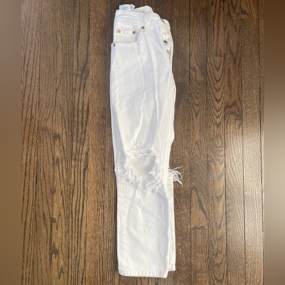 Size 25 Distressed White Levi’s - Picture 2 of 10